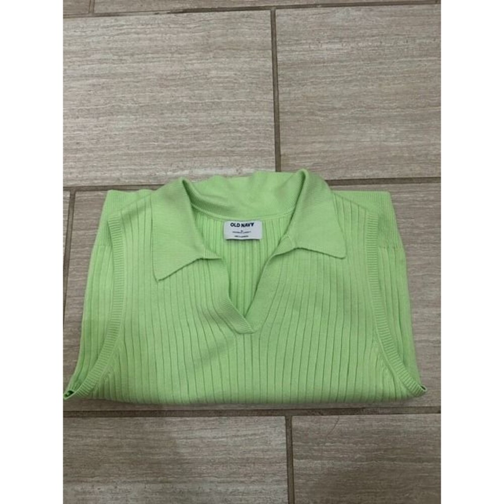 Old Navy sleeveless pull over top - Green/XL - Picture 5 of 5